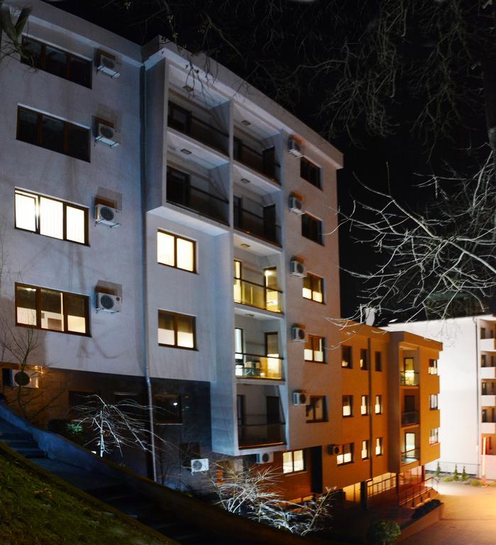 斯普伦多尔别墅公寓式酒店 Vrnjačka Banja 外观 照片